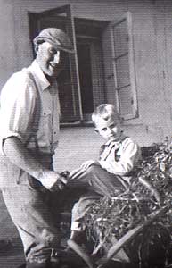 Rune T. Kidde sammen med hans morfar Harald Kristensen. Billedet er taget af hans mor Kit.